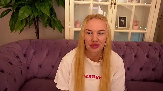 SavageKisses online show from 05-19-26, 06:42