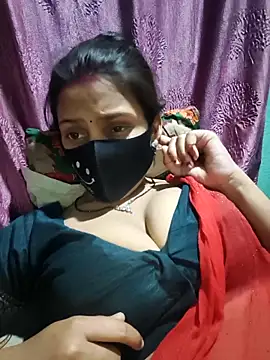 Snapshot of BaddieUnleashed chatting on 05-05-26, 05:32 BaddieUnleashed online show from 05-05-26, 05:32