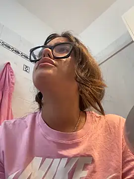 Snapshot of Sofialapazzerella chatting on 05-06-26, 02:33 Sofialapazzerella online show from 05-06-26, 02:33