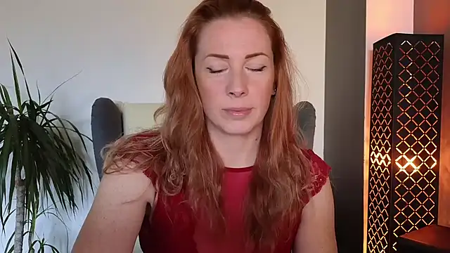 Snapshot of Sharon_Red chatting on 10-21-25, 09:32 Sharon Red online show from 10-21-25, 09:32