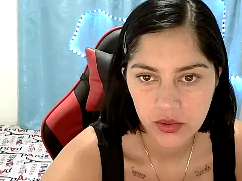 Snapshot of Bandida553 chatting on 04-17-26, 11:52 Bandida553 online show from 04-17-26, 11:52