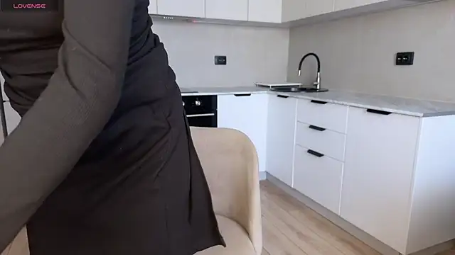 Snapshot of Molly_Beauti chatting on 04-14-26, 05:02 Molly Beauti online show from 04-14-26, 05:02