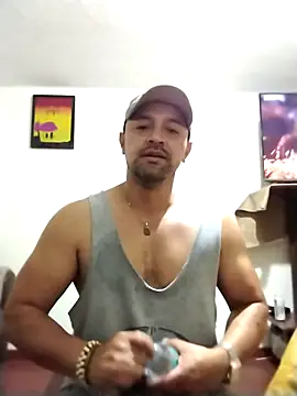 Snapshot of AlejoMoretti chatting on 04-30-26, 11:09 AlejoMoretti online show from 04-30-26, 11:09