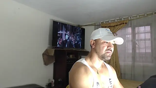 Snapshot of AlejoMoretti chatting on 05-07-26, 12:10 AlejoMoretti online show from 05-07-26, 12:10