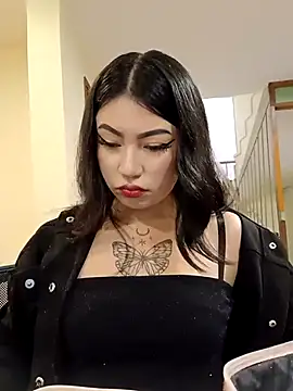 Emiily  Evans online show from 04-20-26, 02:09