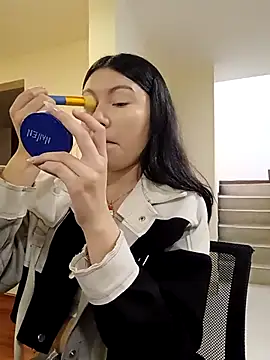 Emiily  Evans online show from 04-22-26, 02:18