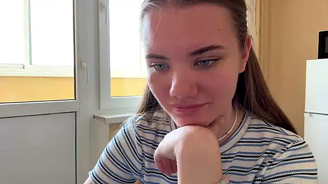 Snapshot of doana_bebriti chatting on 06-15-26, 11:34 doana bebriti online show from 06-15-26, 11:34