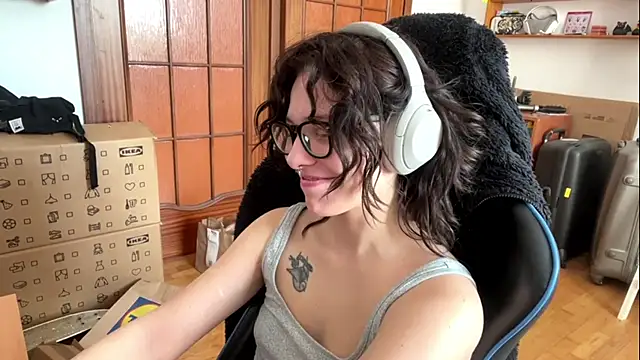 PillowPeachX online show from 05-24-26, 08:19