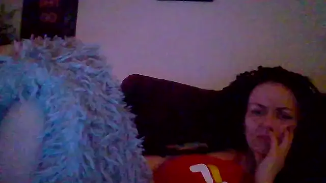 Snapshot of shyhornymommy chatting on 04-18-26, 12:36 shyhornymommy online show from 04-18-26, 12:36