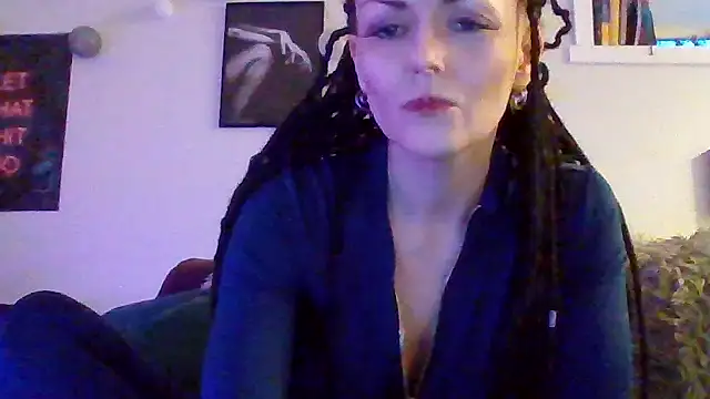 Snapshot of shyhornymommy chatting on 04-18-26, 07:58 shyhornymommy online show from 04-18-26, 07:58