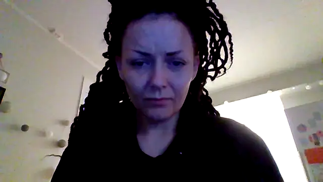 Snapshot of shyhornymommy chatting on 04-24-26, 07:27 shyhornymommy online show from 04-24-26, 07:27