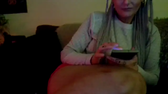 Snapshot of shyhornymommy chatting on 05-03-26, 11:55 shyhornymommy online show from 05-03-26, 11:55
