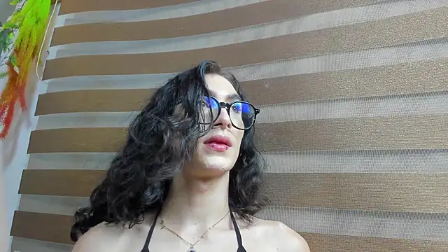Snapshot of Shammy_rosse chatting on 06-27-26, 02:38 Shammy rosse online show from 06-27-26, 02:38