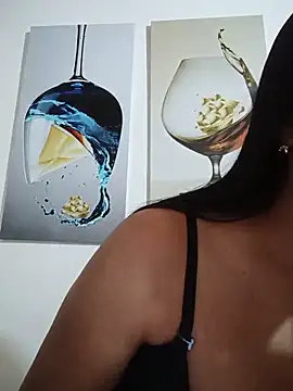 Snapshot of Silvana2927 chatting on 05-13-26, 05:05 Silvana2927 online show from 05-13-26, 05:05