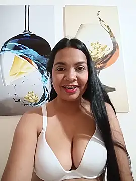 Snapshot of Silvana2927 chatting on 06-06-26, 06:29 Silvana2927 online show from 06-06-26, 06:29
