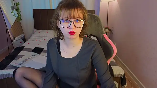 Helen Carson online show from 05-06-26, 01:03