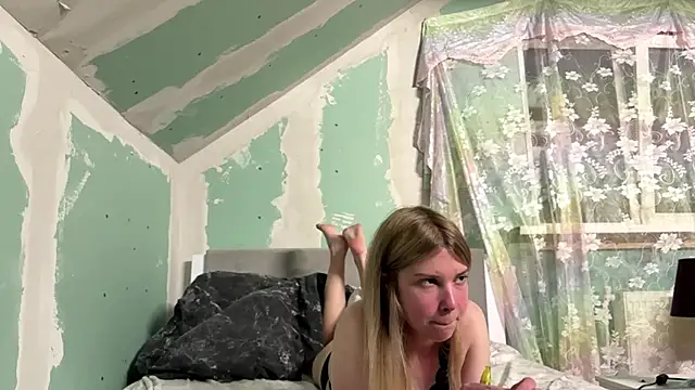 Snapshot of Skinny_girl_ chatting on 05-25-26, 06:25 Skinny girl online show from 05-25-26, 06:25