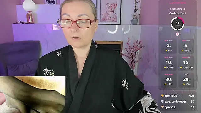 Snapshot of Alexandra_Kind chatting on 06-24-26, 01:59 Alexandra Kind online show from 06-24-26, 01:59