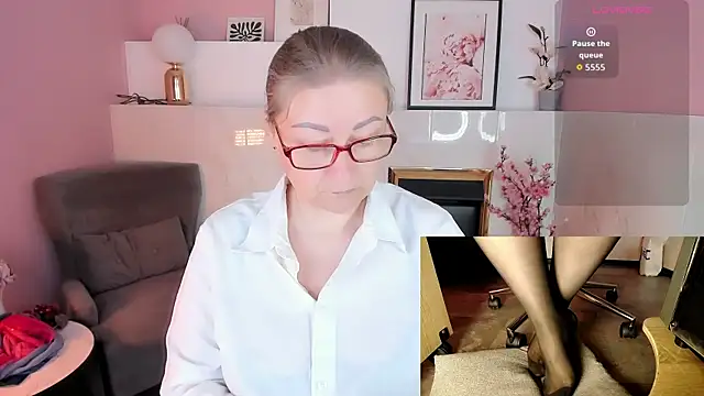 Snapshot of Alexandra_Kind chatting on 07-16-26, 08:37 Alexandra Kind online show from 07-16-26, 08:37
