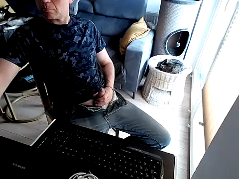 KoneserZmyslow online show from 06-15-26, 11:34