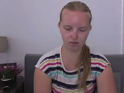 Snapshot of RoseTeacherX chatting on 07-01-26, 07:32 RoseTeacherX online show from 07-01-26, 07:32