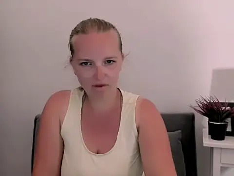 Snapshot of RoseTeacherX chatting on 07-14-26, 05:18 RoseTeacherX online show from 07-14-26, 05:18