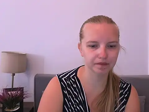 Snapshot of RoseTeacherX chatting on 07-21-26, 07:43 RoseTeacherX online show from 07-21-26, 07:43