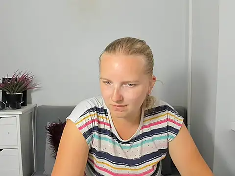 Snapshot of RoseTeacherX chatting on 07-30-26, 05:12 RoseTeacherX online show from 07-30-26, 05:12