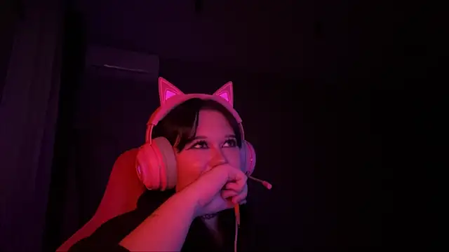 Snapshot of Alinalovelove chatting on 04-15-26, 07:58 Alinalovelove online show from 04-15-26, 07:58