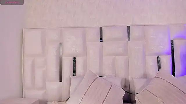 Snapshot of imnikaa_ chatting on 04-25-26, 01:03 imnikaa online show from 04-25-26, 01:03