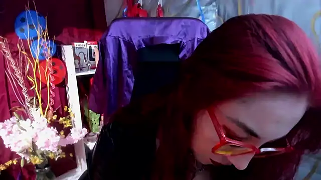 Snapshot of Queenscarlettsecret chatting on 07-06-26, 01:41 Queenscarlettsecret online show from 07-06-26, 01:41