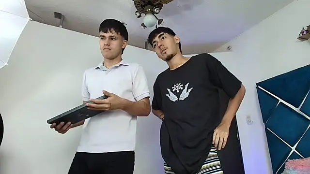 EdwinBoys online show from 05-19-26, 01:06