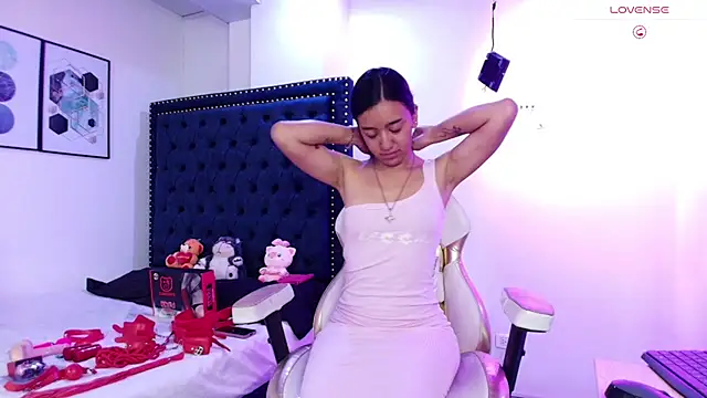 Zoe M00n online show from 06-18-26, 01:15