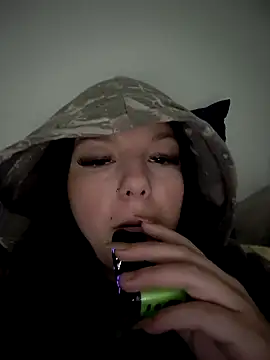 Snapshot of euphoria60 chatting on 04-15-26, 08:43 euphoria60 online show from 04-15-26, 08:43