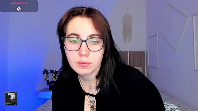 Snapshot of Shiraazsh_ chatting on 04-22-26, 05:21 Shiraazsh online show from 04-22-26, 05:21