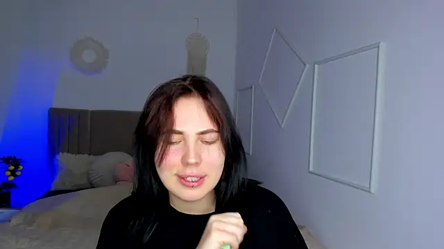 Snapshot of Shiraazsh_ chatting on 05-19-26, 02:29 Shiraazsh online show from 05-19-26, 02:29