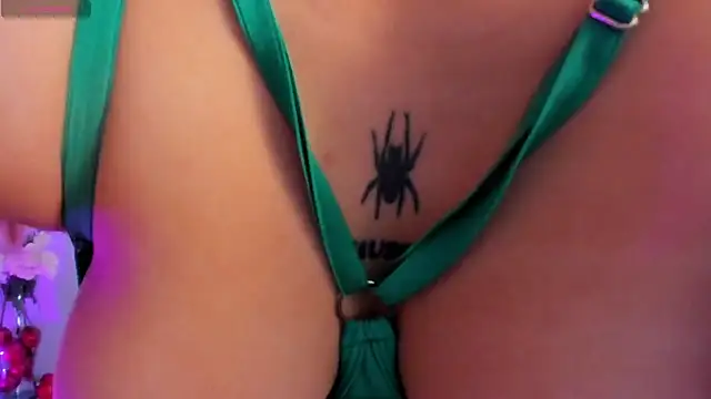Snapshot of MiluVegaa_ chatting on 06-25-26, 11:48 MiluVegaa online show from 06-25-26, 11:48