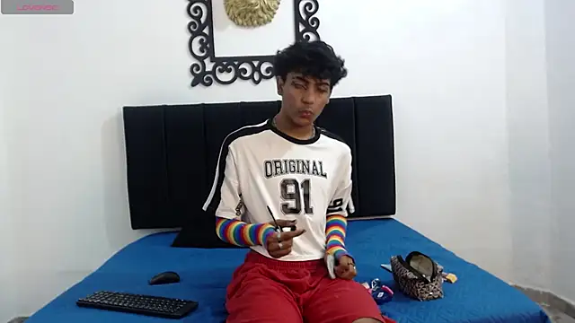 Snapshot of SinBoy_ chatting on 04-28-26, 12:43 SinBoy online show from 04-28-26, 12:43