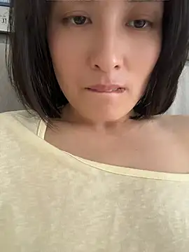 Snapshot of Faye-baby chatting on 06-11-26, 12:32 Faye-baby online show from 06-11-26, 12:32