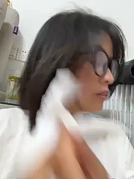 Snapshot of Faye-baby chatting on 06-16-26, 03:58 Faye-baby online show from 06-16-26, 03:58