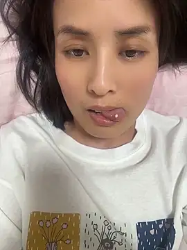 Snapshot of Faye-baby chatting on 06-17-26, 03:57 Faye-baby online show from 06-17-26, 03:57