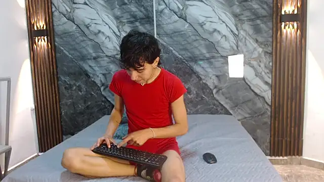 NoahWalker   online show from 04-18-26, 11:14