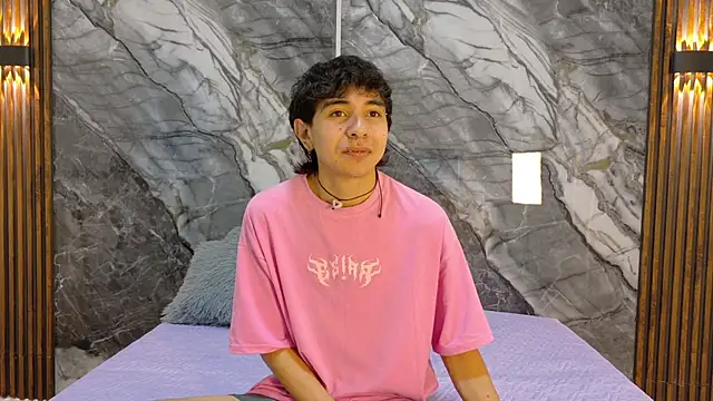 NoahWalker   online show from 05-19-26, 11:05