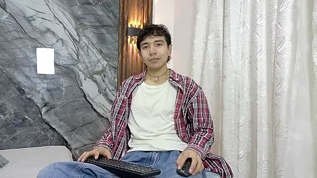 Snapshot of NoahWalker__ chatting on 07-21-26, 11:01 NoahWalker online show from 07-21-26, 11:01
