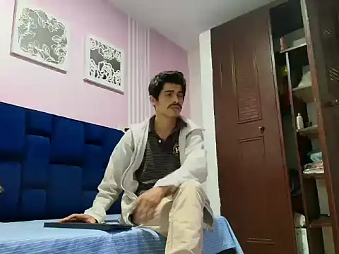 taylor Stele online show from 05-12-26, 07:55