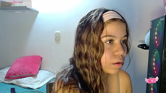 Snapshot of M1la_18 chatting on 05-16-26, 03:36 M1la 18 online show from 05-16-26, 03:36