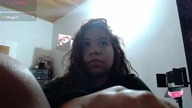 Snapshot of M1la_18 chatting on 05-19-26, 03:57 M1la 18 online show from 05-19-26, 03:57