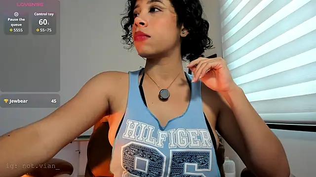 Laena Castillo online show from 04-18-26, 07:07