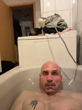 Snapshot of firemaxx76 chatting on 04-16-26, 01:06 firemaxx76 online show from 04-16-26, 01:06