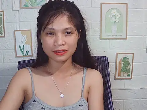 -Lucie-e online show from 05-17-26, 01:18